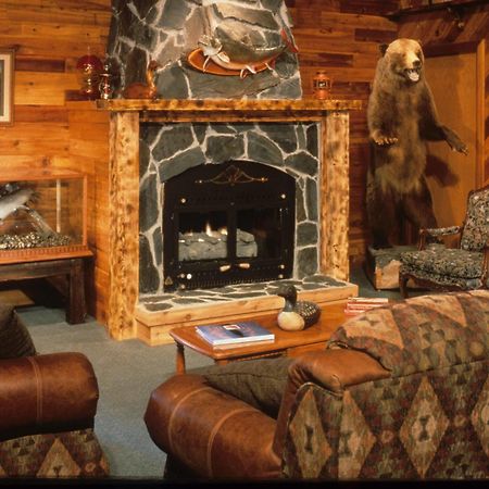 Inconnu Lodge Mcevoy Lake Dış mekan fotoğraf