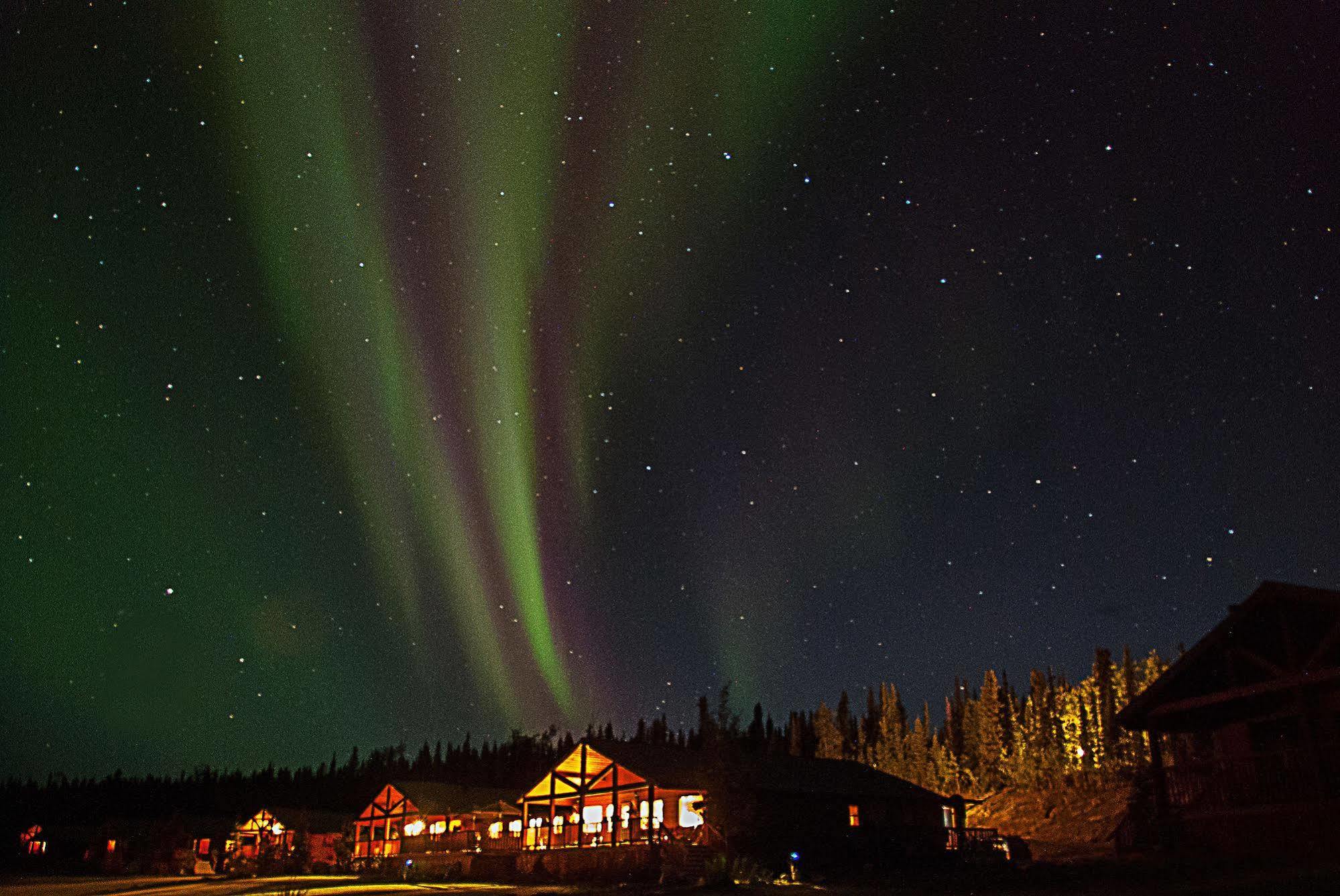 Inconnu Lodge Mcevoy Lake Dış mekan fotoğraf