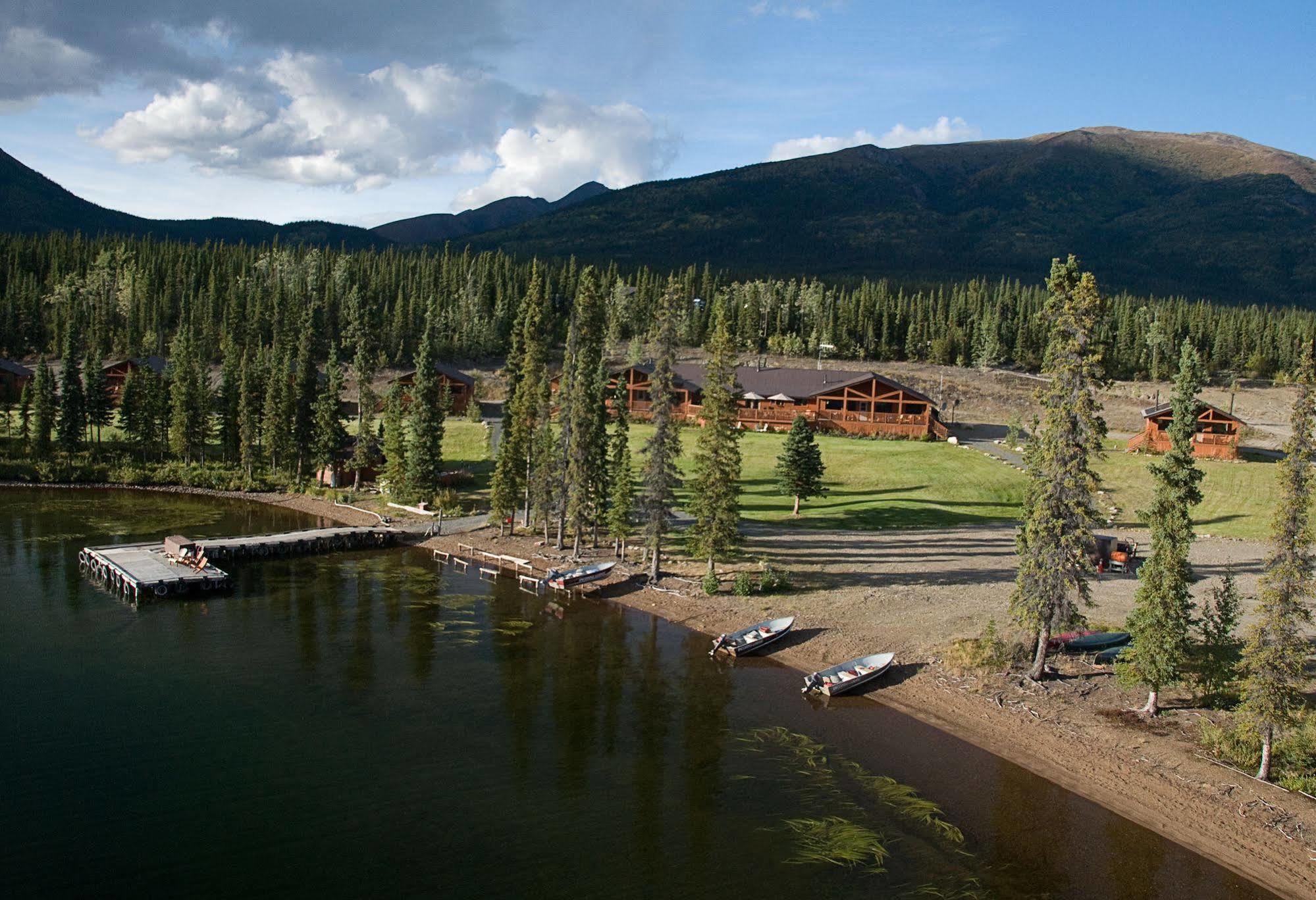 Inconnu Lodge Mcevoy Lake Dış mekan fotoğraf