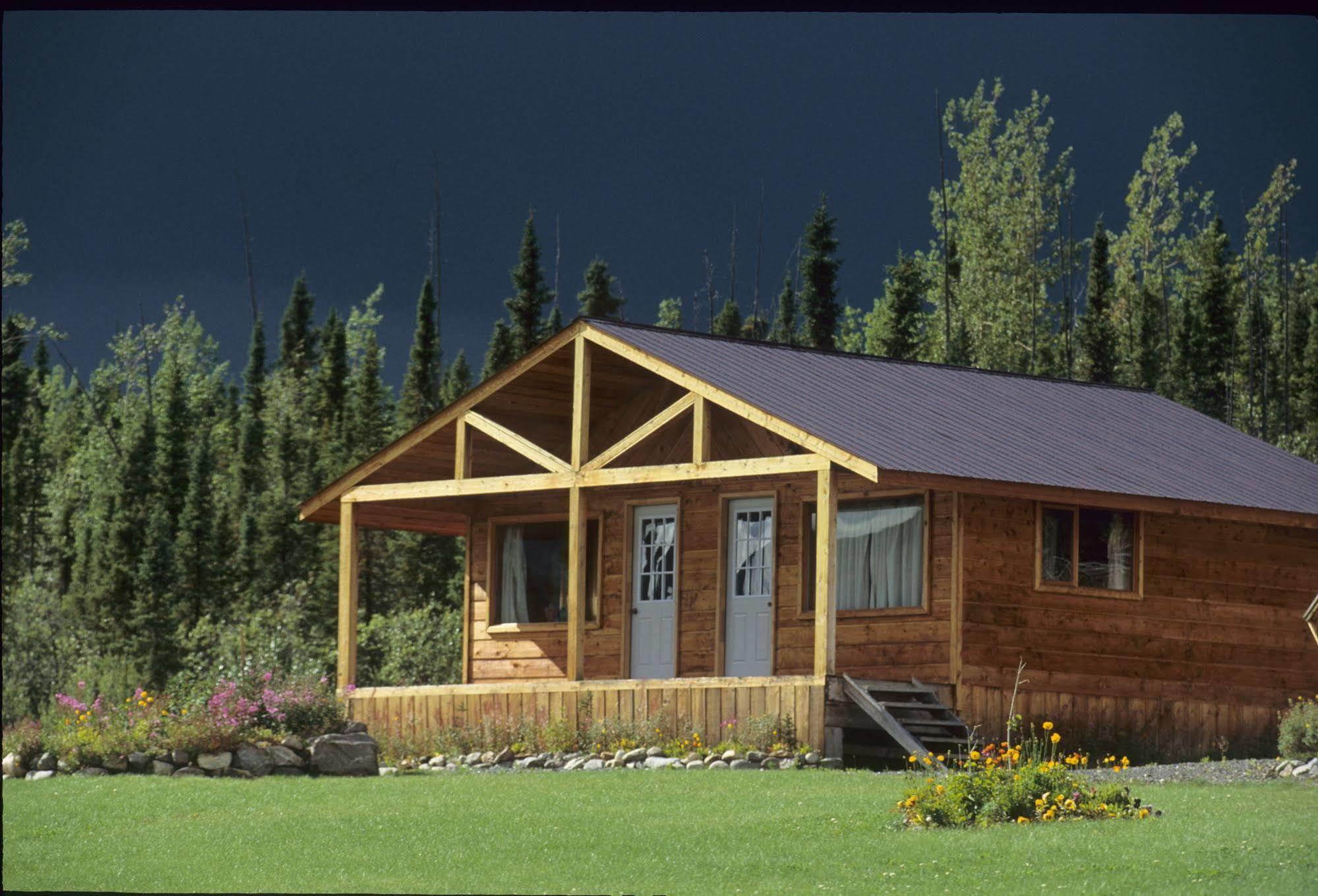 Inconnu Lodge Mcevoy Lake Dış mekan fotoğraf