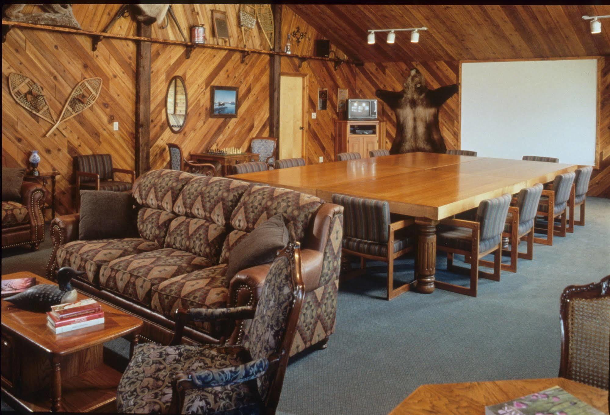 Inconnu Lodge Mcevoy Lake Dış mekan fotoğraf
